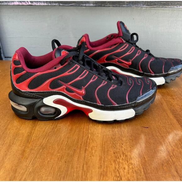 Nike Air Max Plus TN Black Red Kids Youth 3.5Y Tuned Air Sneakers - Picture 3 of 8